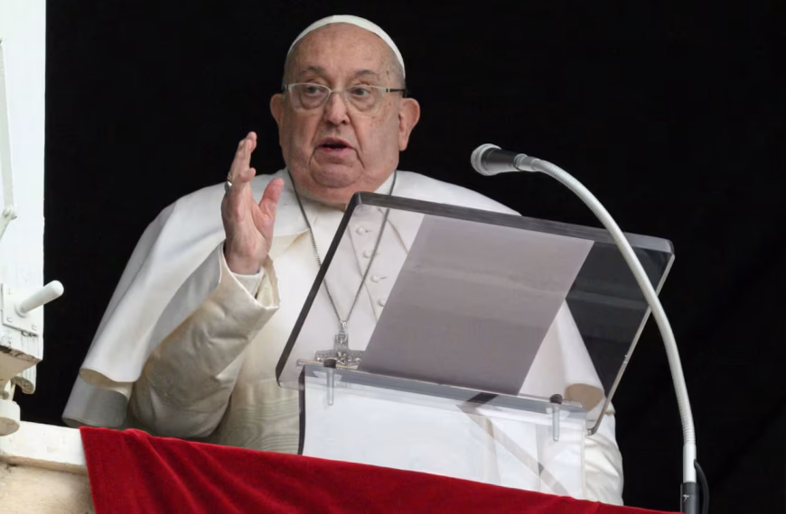 El papa Francisco sigue mejorando por el tratamiento: los médicos afirmaron que está fuera de peligro