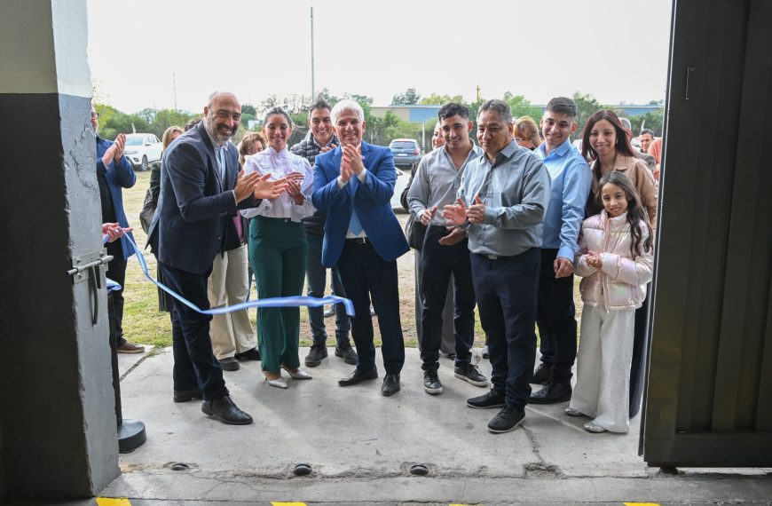 Claudio Poggi participó de la inauguración de la fábrica Polímeros San Luis