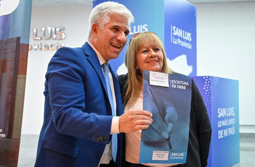 Más de 65 familias recibieron las escrituras de sus viviendas