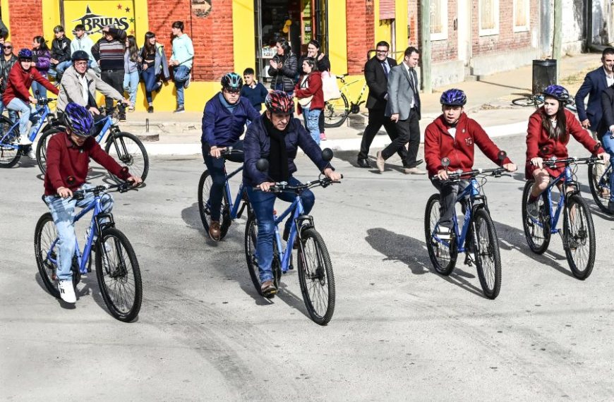 Alumnos de tres escuelas de Santa Rosa del Conlara recibieron sus TuBi