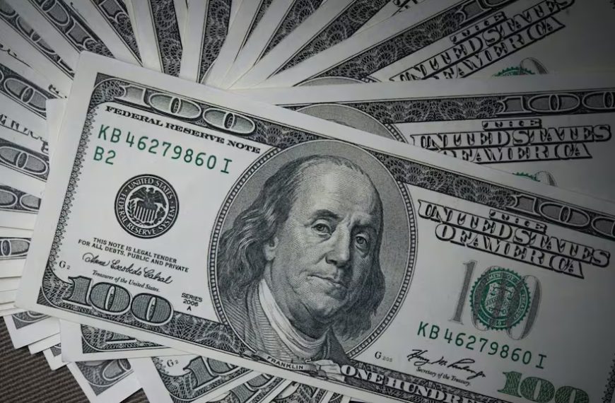 Dólar: el oficial volvió a subir y alcanzó los $1300