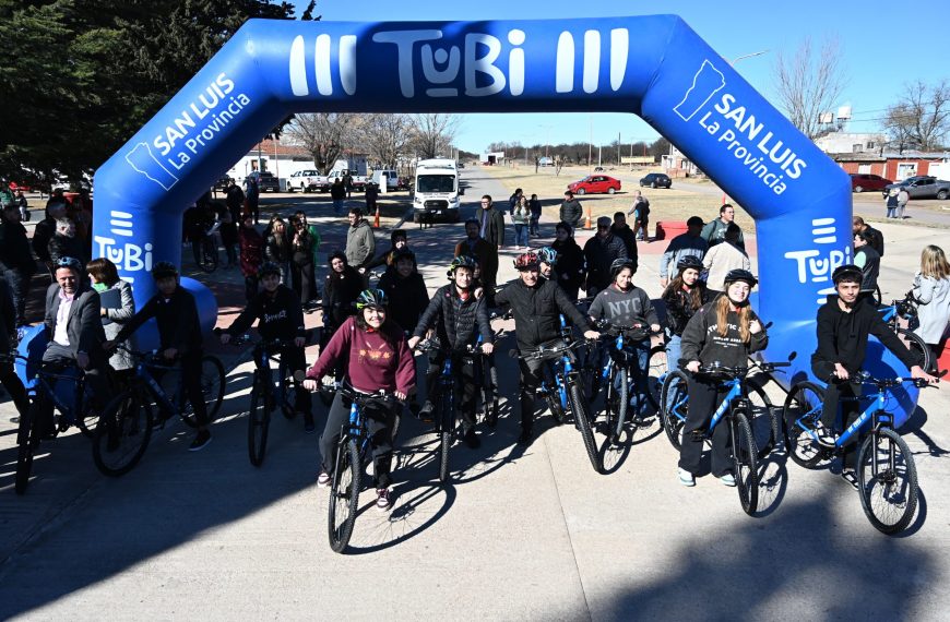 En Arizona, 14 estudiantes recibieron sus bicicletas TuBi