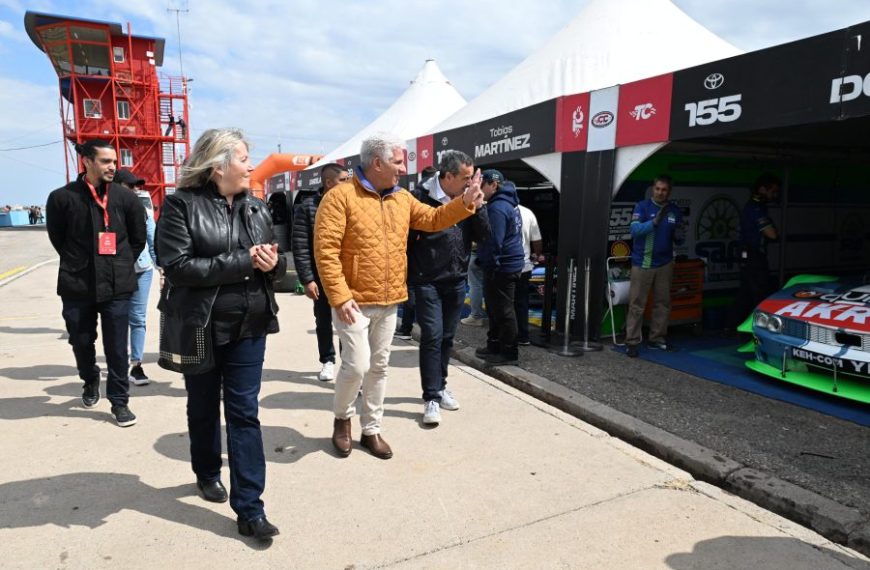 El Gobernador acompañó la 1° fecha de la Copa de Oro junto a miles de apasionados por el TC