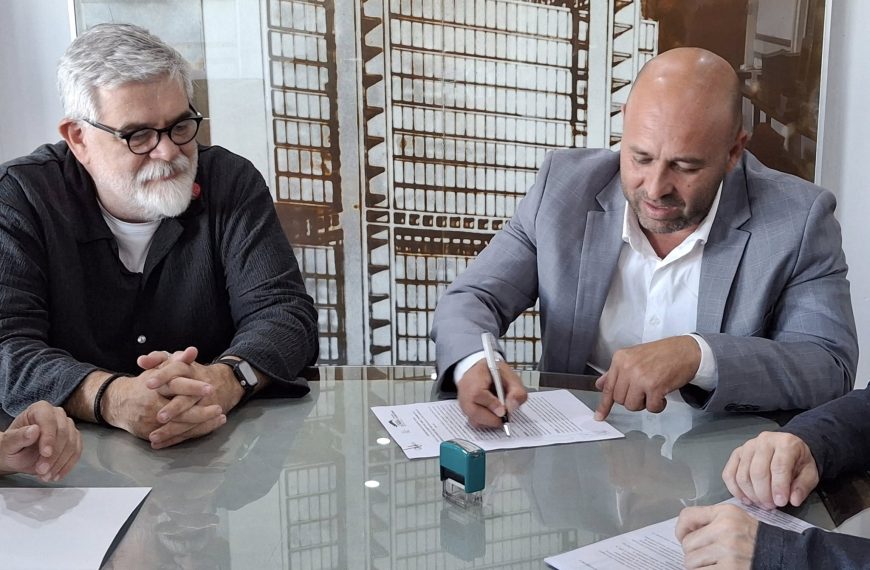 El intendente Luciano Ayala firmó un convenio con la Facultad de Aquitectura de la Universidad de Buenos Aires