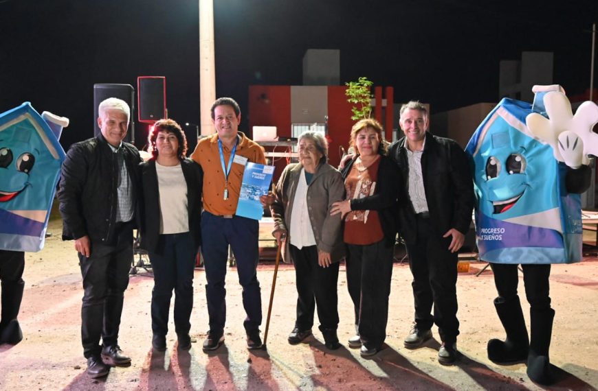El Gobernador entregó seis viviendas en Concarán