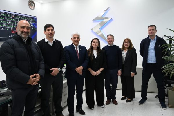 El Gobernador visitó el centro de monitoreo y distribución de Edesal