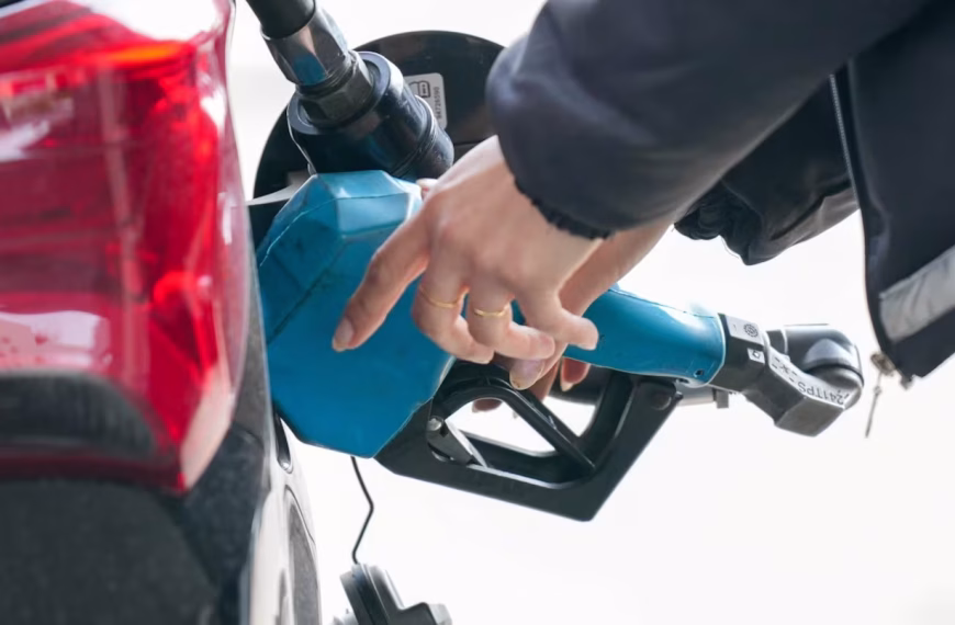 El Gobierno postergó el aumento de los impuestos al combustible hasta después de las elecciones