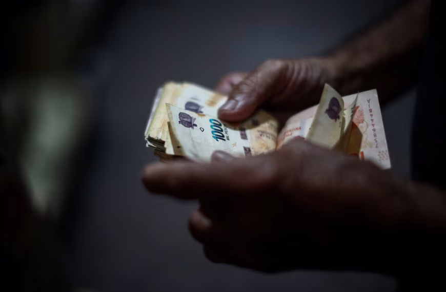 El Gobierno convocó una reunión clave para actualizar el Salario Mínimo, Vital y Móvil