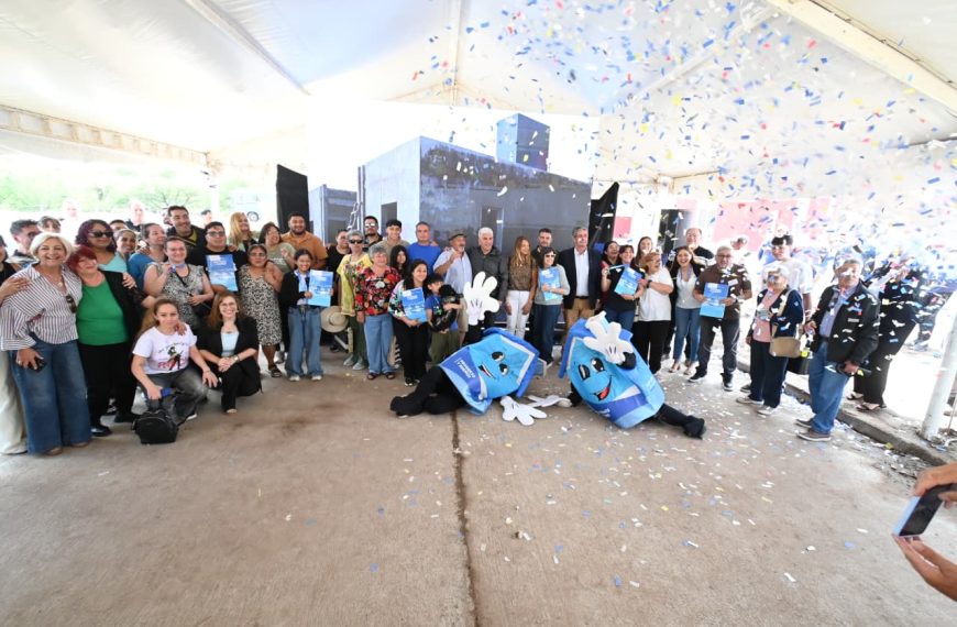 Después de 14 años de espera, 70 familias recibieron su vivienda en Juana Koslay