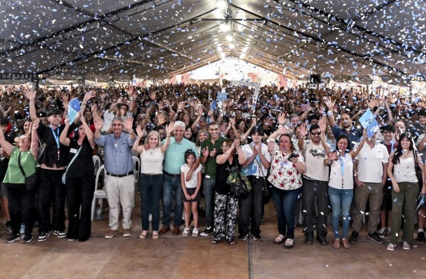 Cumplir la palabra empeñada: Poggi saldó una deuda histórica con la entrega de 1.500 viviendas