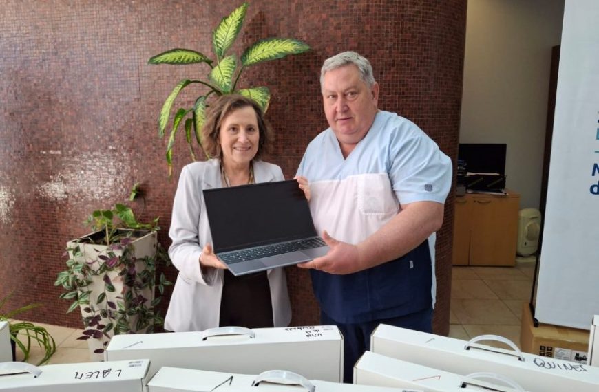 El ministerio de Salud entregó 65 computadoras a centros de salud del norte y oeste provincial