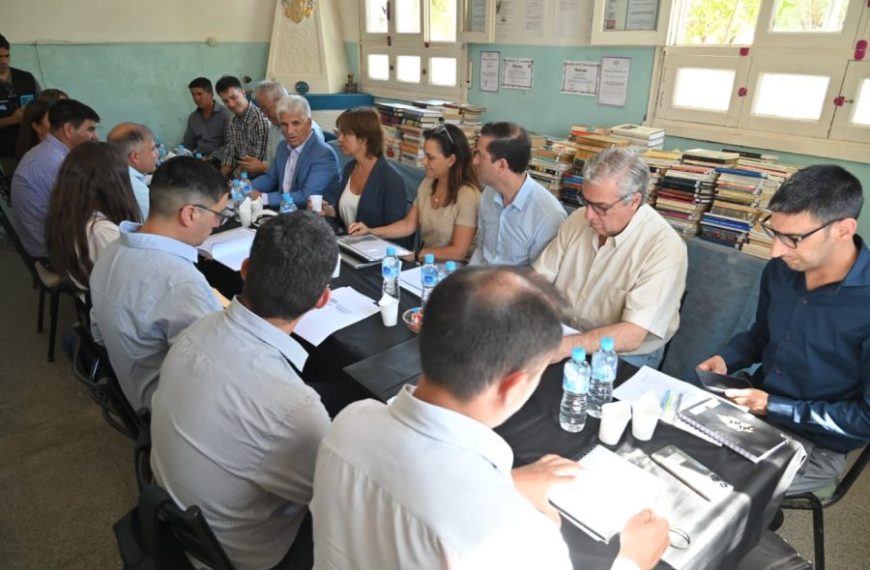 El Gobernador se interiorizó sobre el estado de abandono en el que quedó el municipio de Beazley