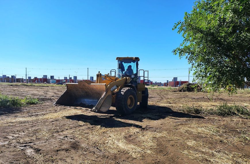 Con la preparación del terreno, comenzó la construcción de 164 viviendas en la capital