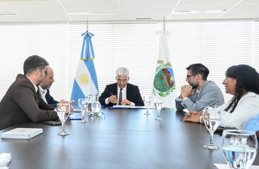 El Gobernador adjudicó la construcción de más de 70 viviendas en siete localidades de la provincia