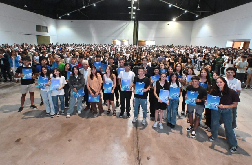 Más de 790 egresados recibirán la Beca al Mérito