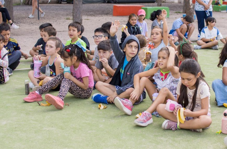 El intendente Gastón Hissa participó del cierre de la colonia municipal de verano