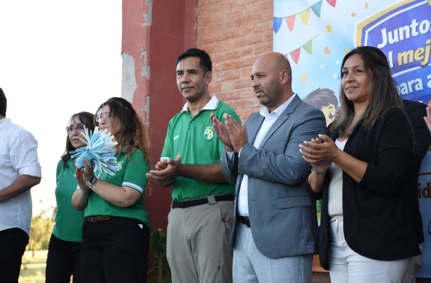 El intendente Luciano Ayala acompañó a los estudiantes en el inicio del ciclo lectivo 2026