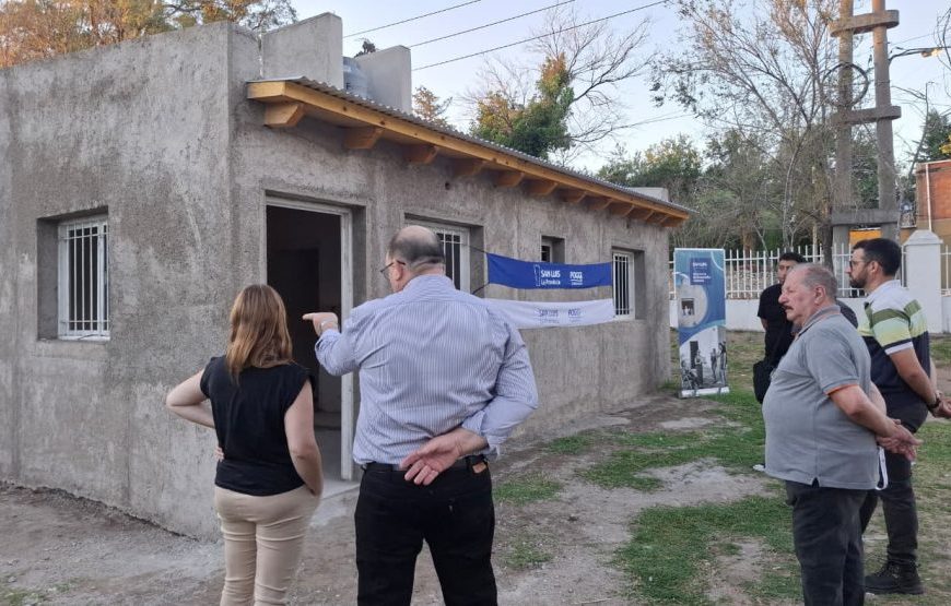 Intendentes visitaron la vivienda modelo de autoconstrucción asistida
