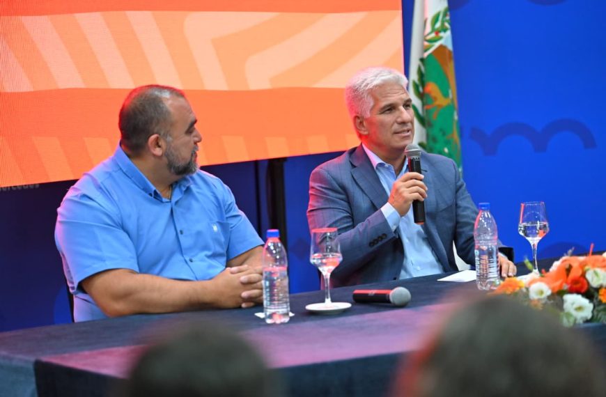 En Villa Mercedes, Poggi lanzó el Boleto Estudiantil Gratuito 2026