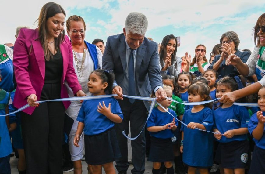 Quines: Claudio Poggi inauguró un nuevo edificio en la escuela de Nivel Inicial N°12 ‘Mi valle azul’