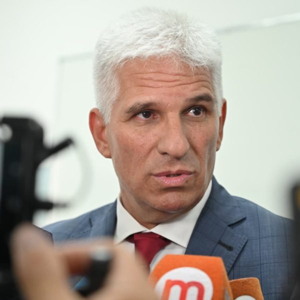 “La educación es lo que les va a dar libertad y les va a permitir progresar en la vida”