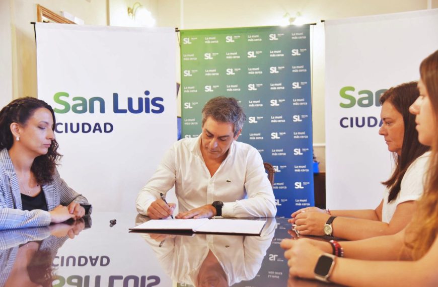 Gastón Hissa firmó la compra de nuevos contenedores para renovar el sistema urbano de higiene