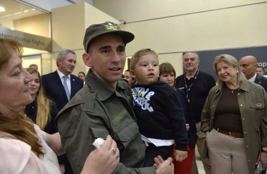 Nahuel Gallo regresó a la Argentina tras 448 días como rehén del régimen de Nicolás Maduro