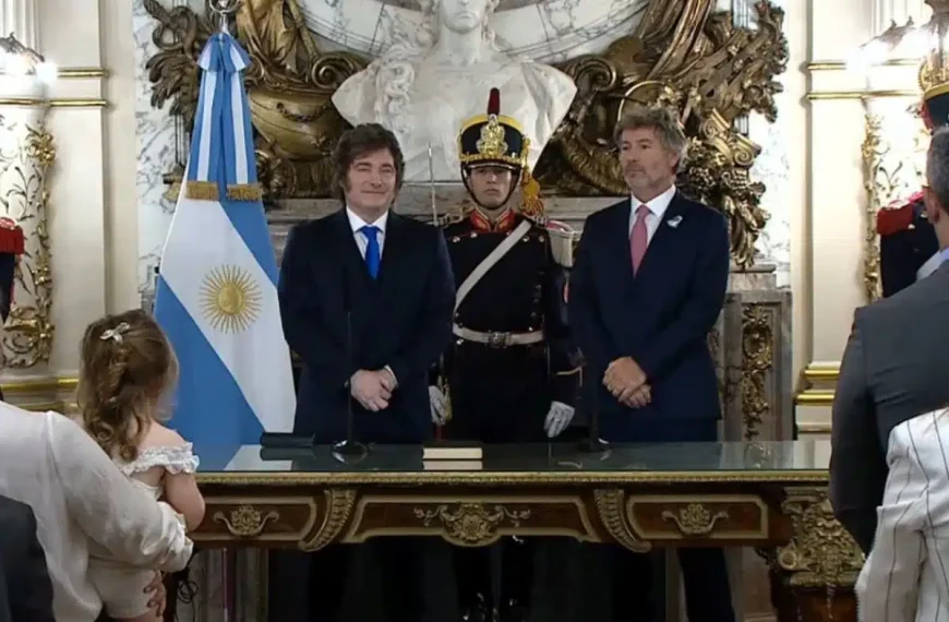 Javier Milei le tomó juramento a Juan Bautista Mahiques en Casa Rosada con limitada presencia judicial