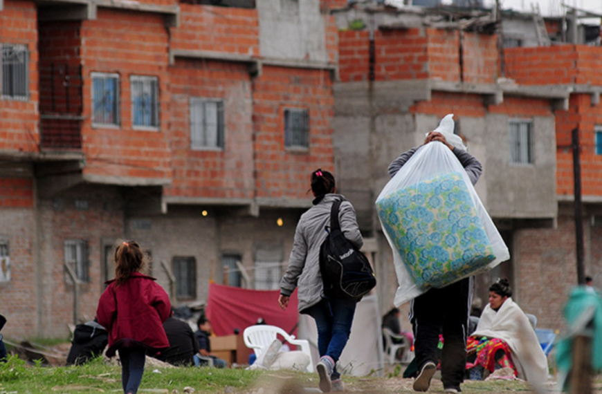 La pobreza bajó a 28,2% en el último semestre de 2025 y afectó a cerca de 13 millones de personas