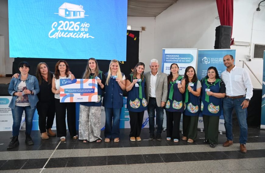 Poggi entregó el Boleto Educativo Interurbano a docentes de Tilisarao
