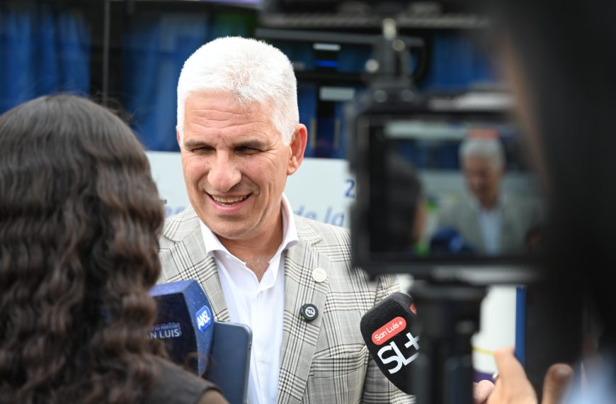 El Gobernador visitó más 25 escuelas y lanzó alrededor de 30 acciones destinadas a la educación