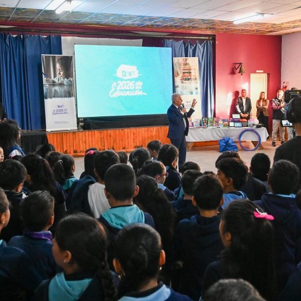 El Gobernador lanzó el programa ‘Desafi.a 2026’ en la escuela de Nogolí