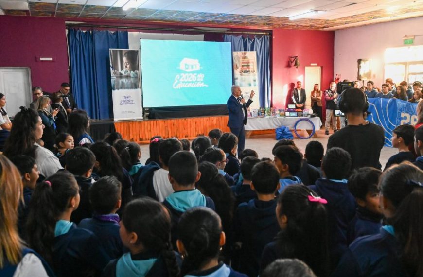 El Gobernador lanzó el programa ‘Desafi.a 2026’ en la escuela de Nogolí