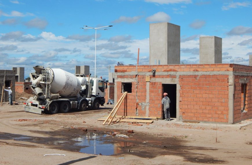 Los revoques comienzan a cubrir las nuevas viviendas de la ciudad de San Luis