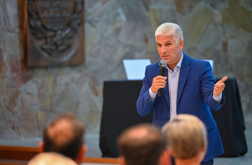 El Gobierno creará una red de historia clínica digital y un sistema unificado de turnos