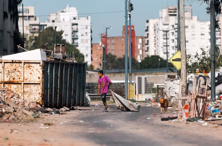 El INDEC difunde el dato de pobreza del segundo semestre de 2025: los especialistas estiman que rondará el 30%