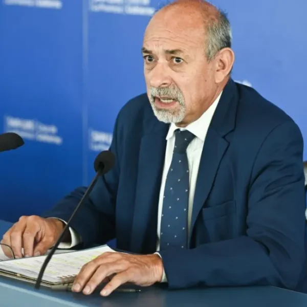 El secretario de Ética Pública Ricardo Bazla le solicitó una licencia al gobernador para defenderse de una denuncia