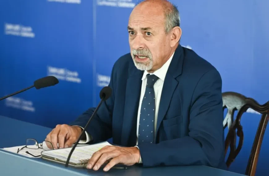 El secretario de Ética Pública Ricardo Bazla le solicitó una licencia al gobernador para defenderse de una denuncia