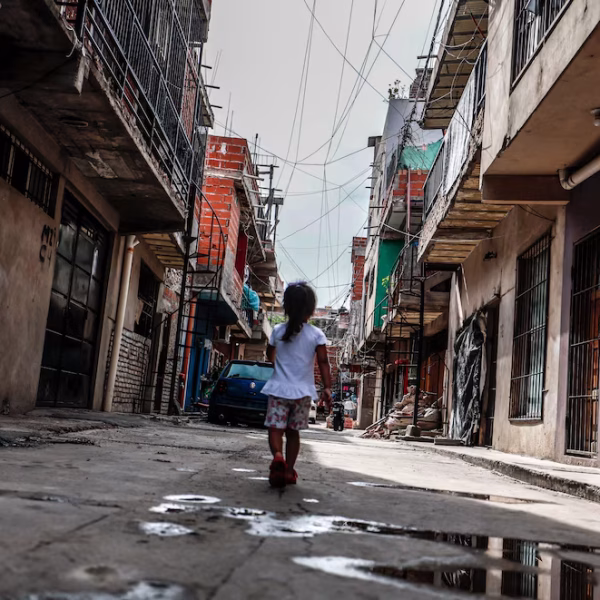 Casi 6 de cada 10 niños son pobres en la Argentina y el 30% no come regularmente, según la UCA