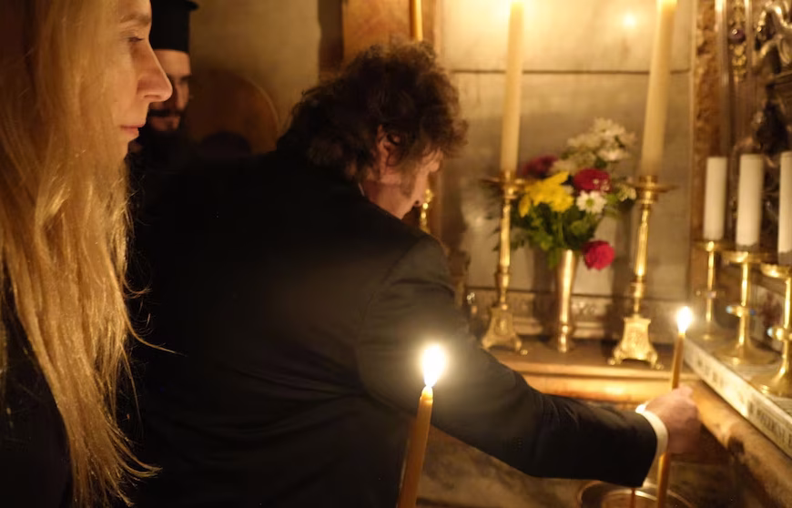 A un año de la muerte del papa Francisco, el presidente Javier Milei le rindió homenaje en el Santo Sepulcro