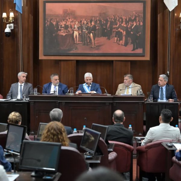 Una reforma constitucional para “apuntalar la institucionalidad en los tres poderes del Estado”