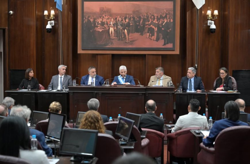 Una reforma constitucional para “apuntalar la institucionalidad en los tres poderes del Estado”