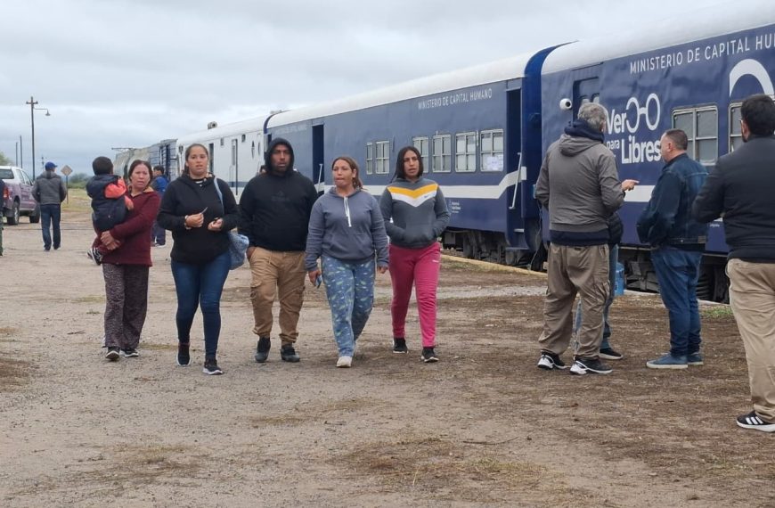 Beazley recibió al tren de Capital Humano en su primera jornada en la provincia
