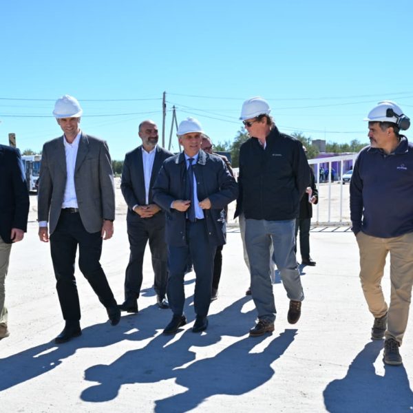 Poggi recorrió el avance de obra de la nueva planta de Dos Anclas