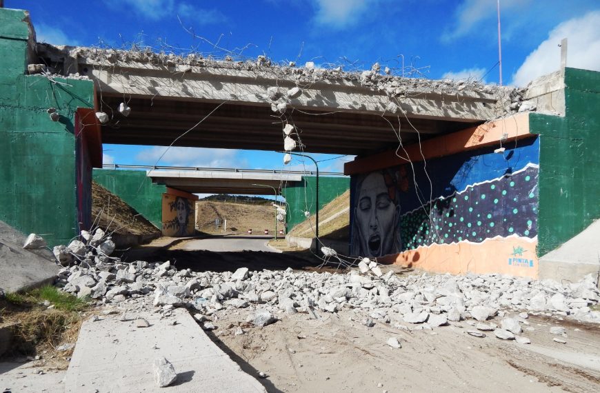 Comenzó la reparación de los puentes sobre la avenida Eva Perón