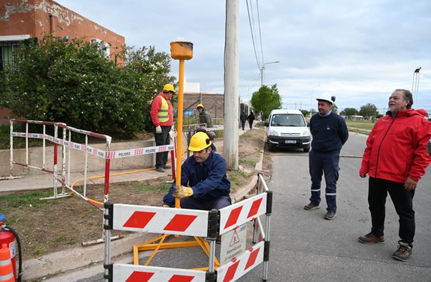 La red de gas natural se extendió a otros 408 hogares del barrio Serranías Puntanas