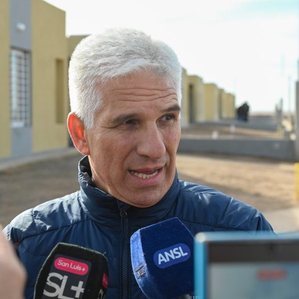 “Hay 13 familias que comienzan a amasar el sueño de la casa propia, que se concretará en tres meses”