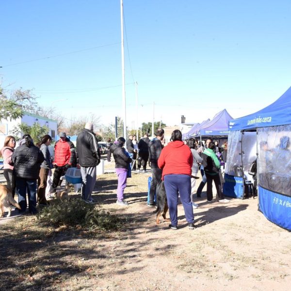 La Muni Más Cerca llegó al barrio 60 Viviendas