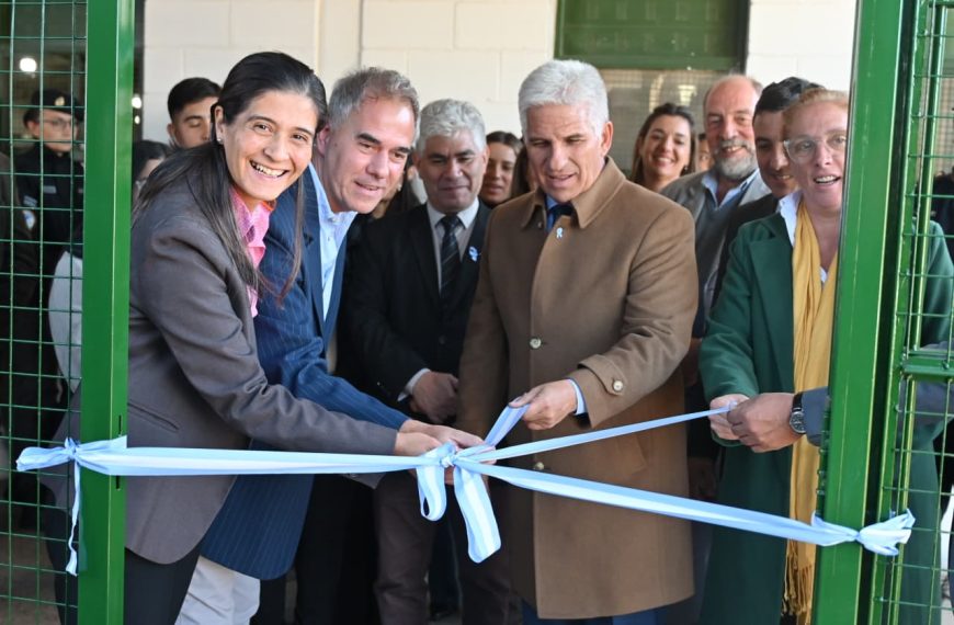 El Gobernador inauguró el taller de costura del Centro de Producción de Oportunidades