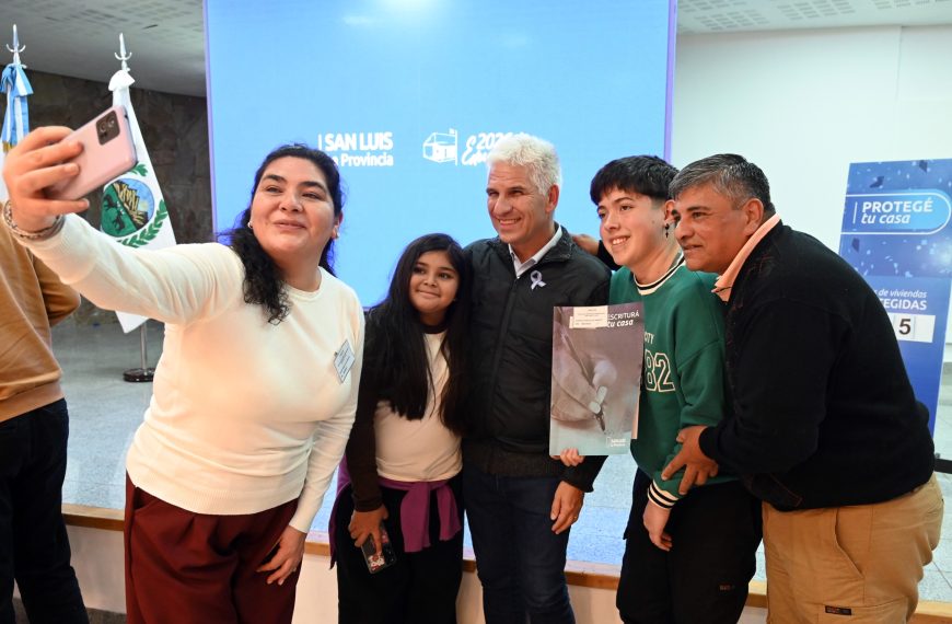 ‘Escriturá tu Casa’: Poggi entregó 70 escrituras a familias de la provincia